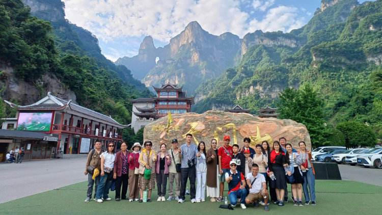 Vietkite Travel không chỉ là nơi đặt tour, mà còn là người bạn đồng hành đáng tin cậy trên mọi hành trình